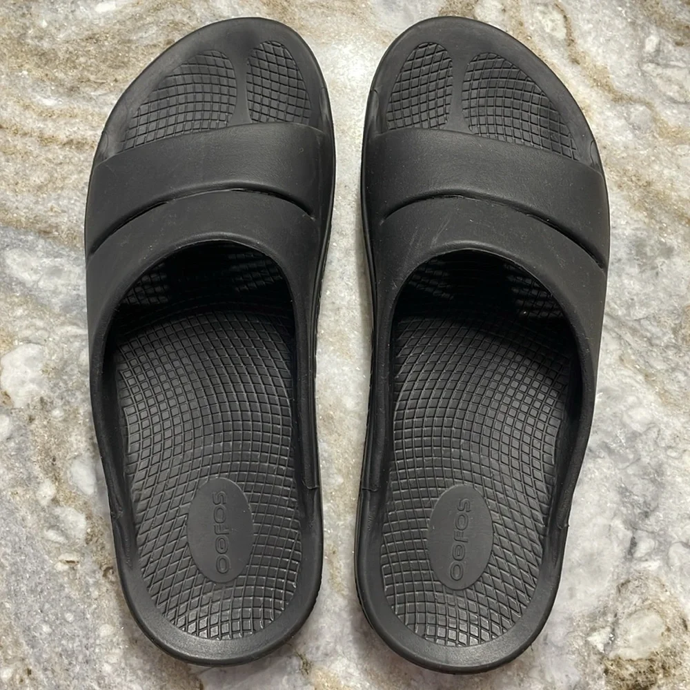 OOFOS OOahh Open Toe Slide Lightweight Recovery Footwear Sandal Black M13  W15
